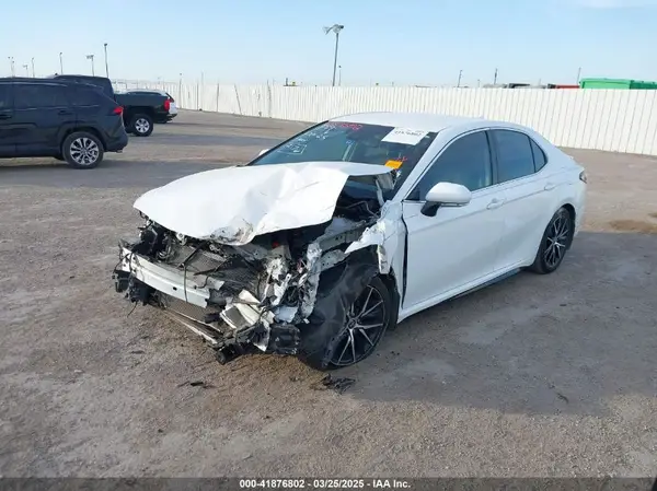 4T1T11AK6NU622176 2022 TOYOTA CAMRY - Image 2