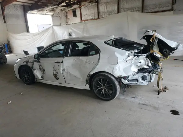 4T1T11AK6NU634621 2022 TOYOTA CAMRY - Image 2