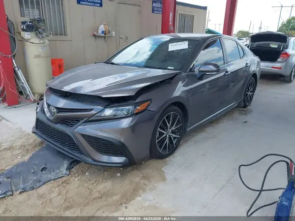 4T1T11AK6NU639527 2022 TOYOTA CAMRY - Image 2