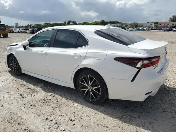 4T1T11AK6NU640807 2022 TOYOTA CAMRY - Image 2