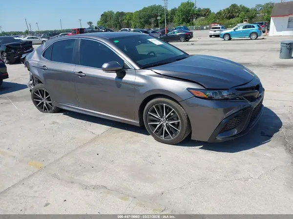 4T1T11AK6NU676478 2022 TOYOTA CAMRY - Image 1