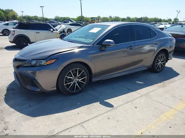 4T1T11AK6NU676478 2022 TOYOTA CAMRY - Image 2
