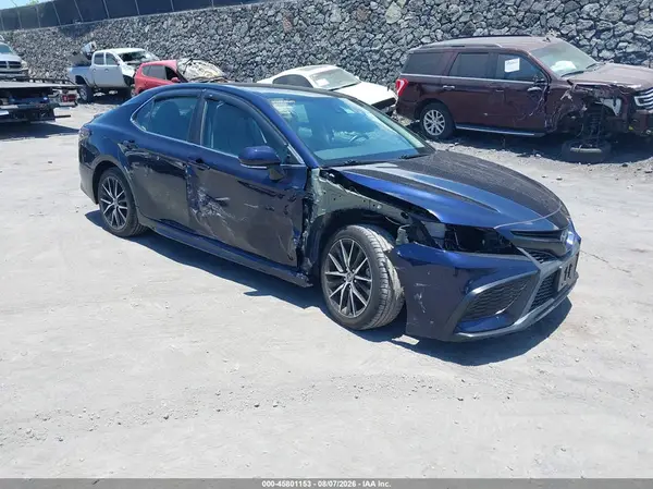 4T1T11AK6NU684290 2022 TOYOTA CAMRY - Image 1