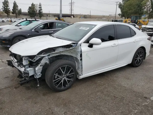 4T1T11AK6NU689375 2022 TOYOTA CAMRY - Image 1