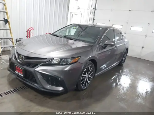 4T1T11AK6NU691160 2022 TOYOTA CAMRY - Image 2