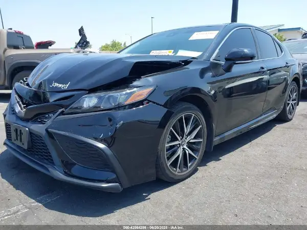 4T1T11AK6NU694608 2022 TOYOTA CAMRY - Image 2