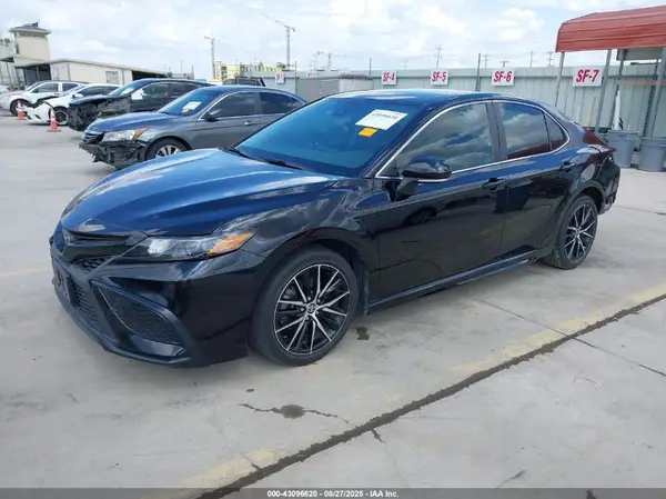 4T1T11AK7MU534476 2021 TOYOTA CAMRY - Image 2