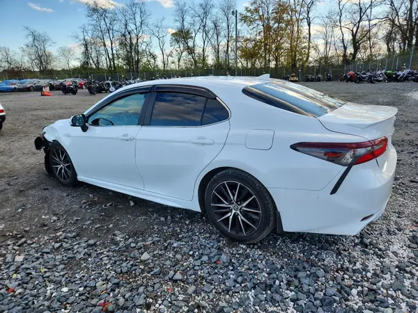 4T1T11AK7MU542822 2021 TOYOTA CAMRY - Image 2