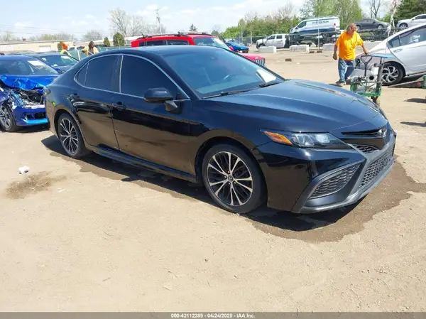 4T1T11AK7MU556980 2021 TOYOTA CAMRY - Image 1