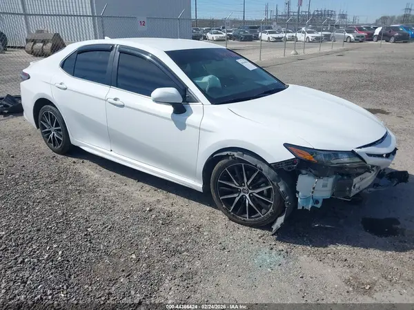 4T1T11AK7MU570779 2021 TOYOTA CAMRY - Image 1
