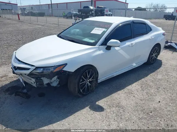 4T1T11AK7MU570779 2021 TOYOTA CAMRY - Image 2