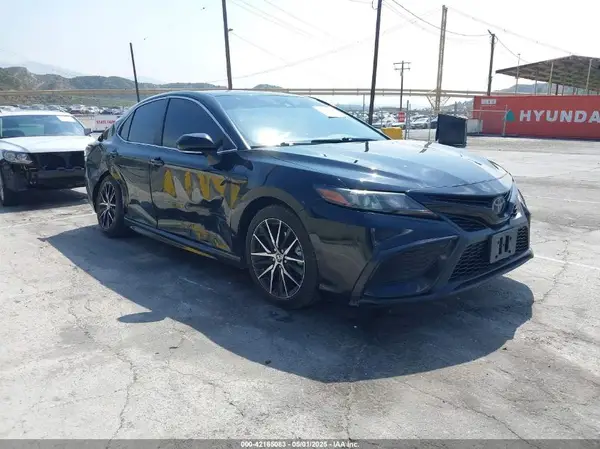 4T1T11AK7MU615798 2021 TOYOTA CAMRY - Image 1