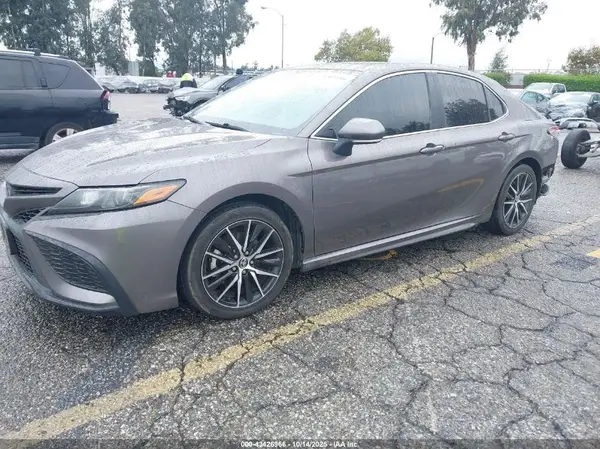 4T1T11AK7MU616062 2021 TOYOTA CAMRY - Image 2