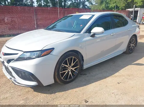 4T1T11AK7NU036148 2022 TOYOTA CAMRY - Image 2