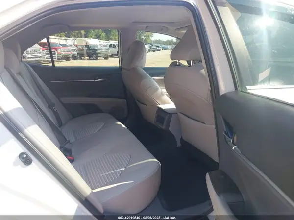 4T1T11AK7NU036148 2022 TOYOTA CAMRY - Image 8