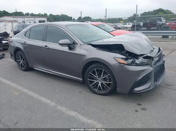 4T1T11AK7NU056822 2022 TOYOTA CAMRY - Image 1