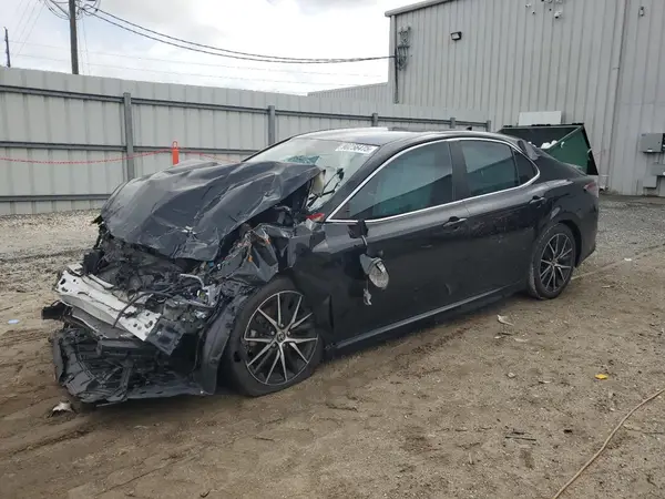 4T1T11AK7NU061227 2022 TOYOTA CAMRY - Image 1