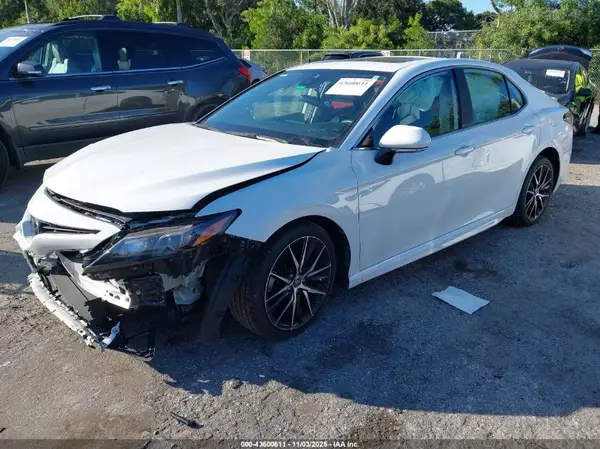 4T1T11AK7NU061695 2022 TOYOTA CAMRY - Image 2