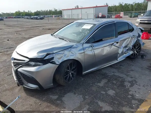 4T1T11AK7NU621375 2022 TOYOTA CAMRY - Image 2