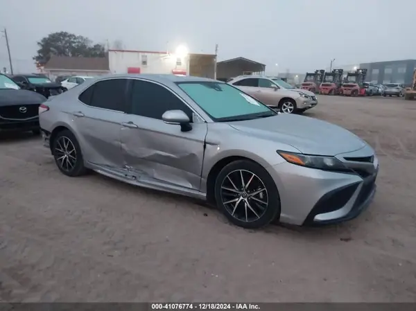 4T1T11AK7NU629704 2022 TOYOTA CAMRY - Image 1