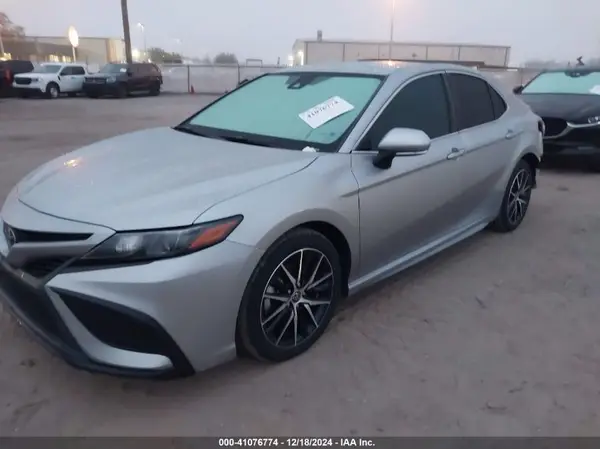 4T1T11AK7NU629704 2022 TOYOTA CAMRY - Image 2