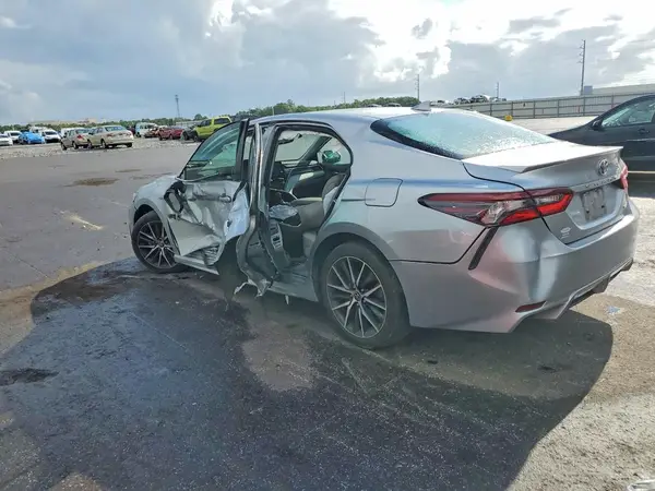 4T1T11AK7NU642520 2022 TOYOTA CAMRY - Image 2