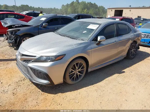 4T1T11AK7NU644056 2022 TOYOTA CAMRY - Image 2