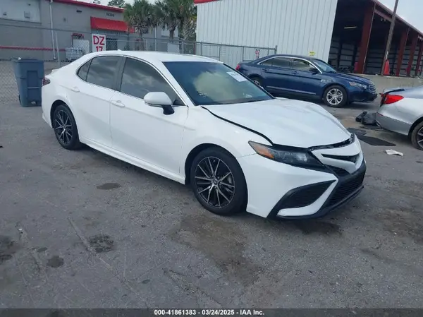 4T1T11AK7NU668664 2022 TOYOTA CAMRY - Image 1