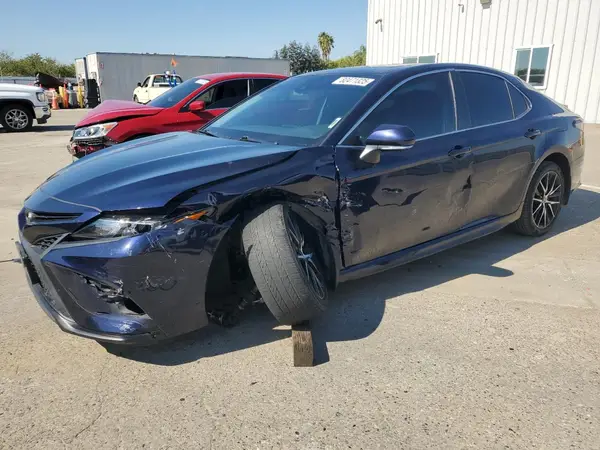 4T1T11AK7NU676909 2022 TOYOTA CAMRY - Image 1
