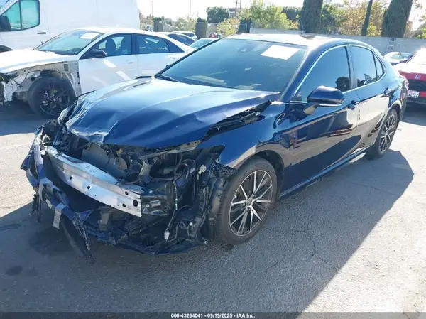 4T1T11AK7NU688316 2022 TOYOTA CAMRY - Image 2