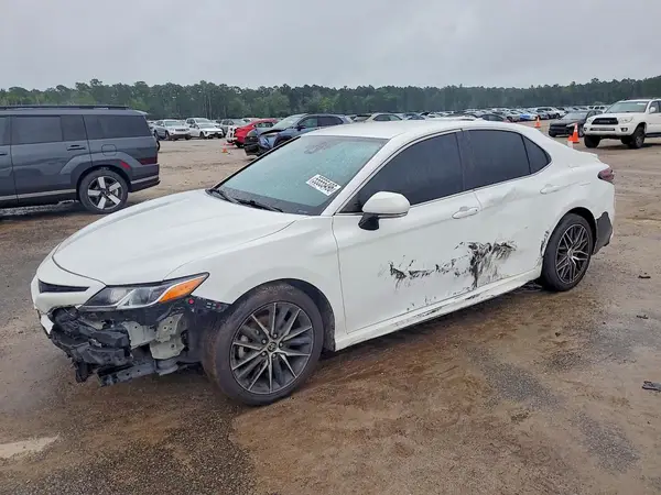 4T1T11AK7NU689241 2022 TOYOTA CAMRY - Image 1