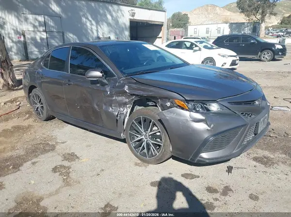 4T1T11AK7NU702036 2022 TOYOTA CAMRY - Image 1