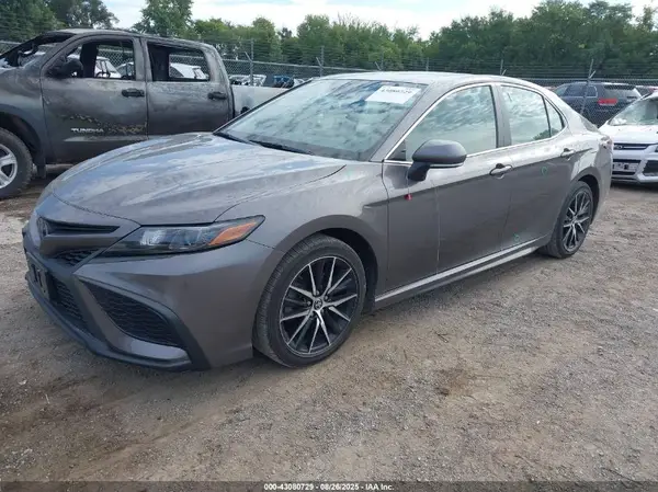 4T1T11AK7NU706961 2022 TOYOTA CAMRY - Image 2