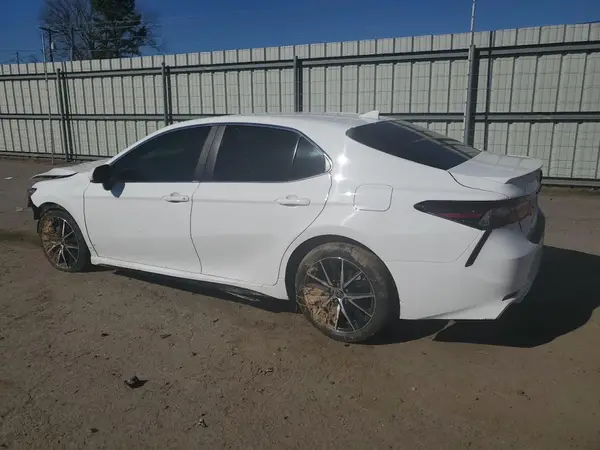 4T1T11AK7NU710749 2022 TOYOTA CAMRY - Image 2