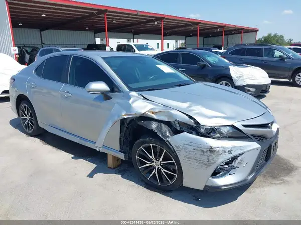 4T1T11AK7PU080007 2023 TOYOTA CAMRY - Image 1