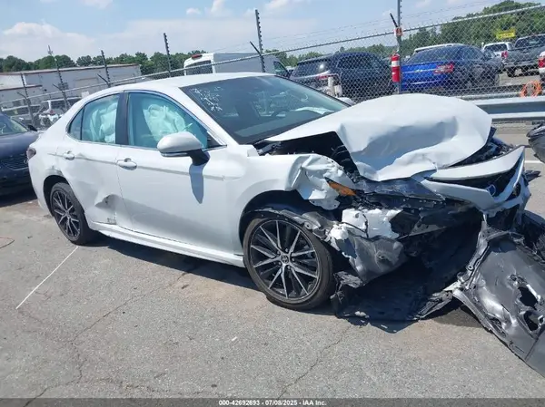 4T1T11AK7RU196102 2024 TOYOTA CAMRY - Image 1