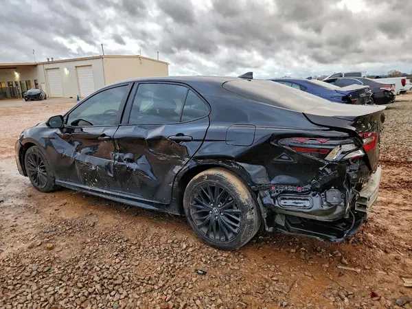 4T1T11AK8MU414136 2021 TOYOTA CAMRY - Image 2