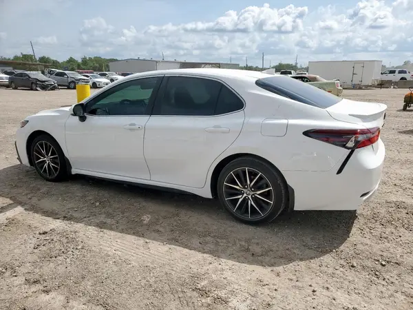 4T1T11AK8MU425895 2021 TOYOTA CAMRY - Image 2