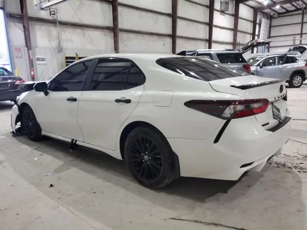 4T1T11AK8MU442986 2021 TOYOTA CAMRY - Image 2