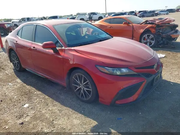 4T1T11AK8MU456564 2021 TOYOTA CAMRY - Image 1