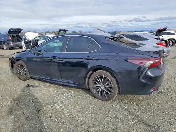 4T1T11AK8MU486826 2021 TOYOTA CAMRY - Image 2