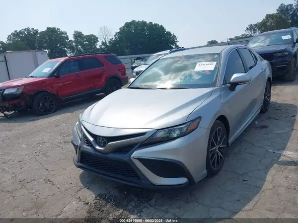 4T1T11AK8MU487085 2021 TOYOTA CAMRY - Image 2
