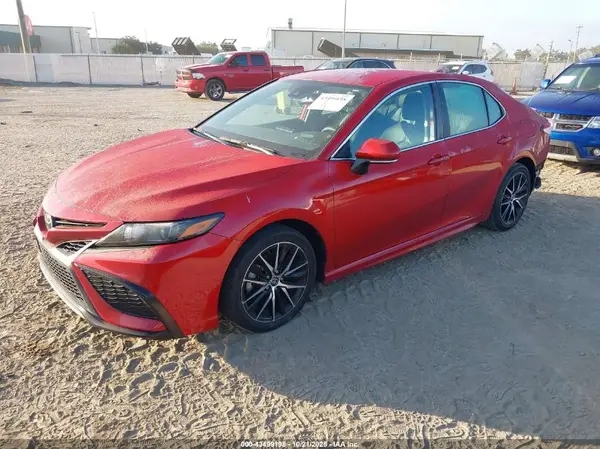 4T1T11AK8MU493162 2021 TOYOTA CAMRY - Image 2