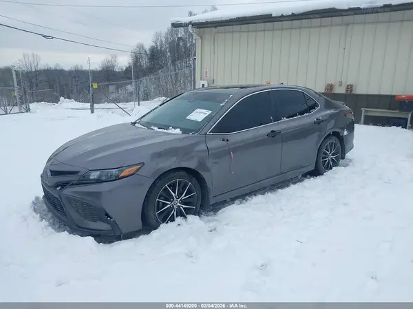4T1T11AK8MU493680 2021 TOYOTA CAMRY - Image 2