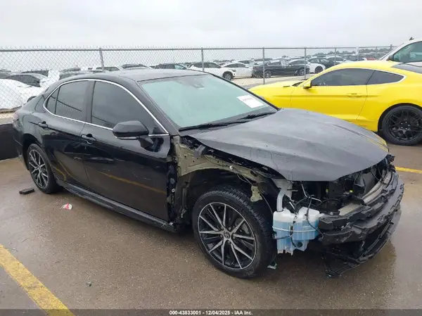 4T1T11AK8MU525186 2021 TOYOTA CAMRY - Image 1