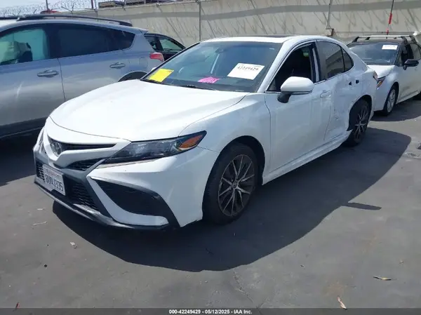 4T1T11AK8MU525883 2021 TOYOTA CAMRY - Image 2