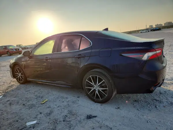 4T1T11AK8MU565395 2021 TOYOTA CAMRY - Image 2