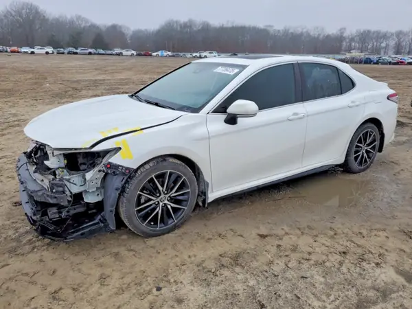 4T1T11AK8MU569138 2021 TOYOTA CAMRY - Image 1