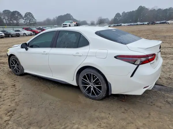 4T1T11AK8MU569138 2021 TOYOTA CAMRY - Image 2