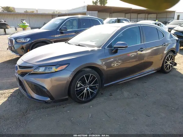 4T1T11AK8MU574520 2021 TOYOTA CAMRY - Image 2